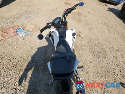 Zdjęcie 6 z 10 samochodu: 2017 HONDA GROM 125 VIN:MLHJC6112H5204333 - miniatura