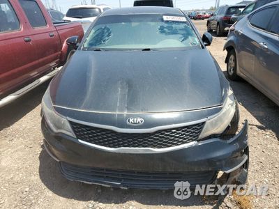 Piąte zdjęcie samochodu w środku: 2017 KIA OPTIMA LX VIN:5XXGT4L3XHG163767 - miniatura