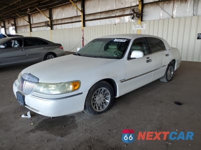 2002 LINCOLN TOWN CAR SIGNATURE 1LNHM82W02Y661308 - główne zdjęcie licytacji z USA - miniatura