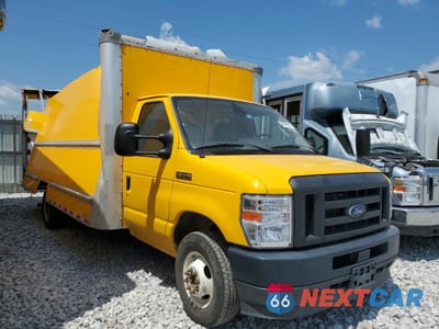 Czwarte zdjęcie samochodu z boku: 2022 FORD ECONOLINE E350 SUPER DUTY CUTAWAY VAN VIN:1FDWE3FN7NDC03964 - miniatura