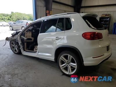 Drugie zdjęcie samochodu z przodu: 2015 VOLKSWAGEN TIGUAN S VIN:WVGAV7AX5FW015900 - miniatura