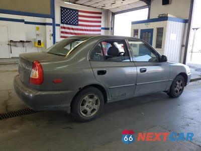 Trzecie zdjęcie samochodu z tyłu: 2001 HYUNDAI ACCENT GL VIN:KMHCG45C81U225775 - miniatura