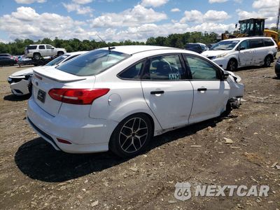 Trzecie zdjęcie samochodu z tyłu: 2016 FORD FOCUS SE VIN:1FADP3F20GL242583 - miniatura