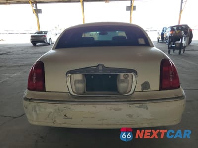 Zdjęcie 6 z 12 samochodu: 2002 LINCOLN TOWN CAR SIGNATURE VIN:1LNHM82W02Y661308 - miniatura