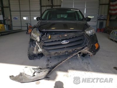 Piąte zdjęcie samochodu w środku: 2017 FORD ESCAPE S VIN:1FMCU0F77HUB96086 - miniatura