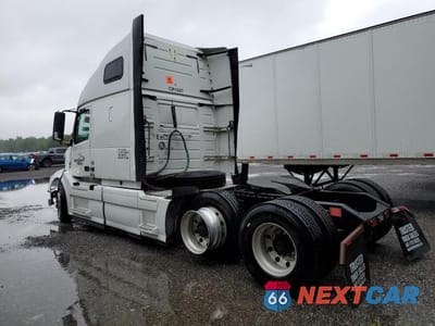 Trzecie zdjęcie samochodu z tyłu: 2018 VOLVO VN VNL VIN:4V4NC9EH5JN895607 - miniatura