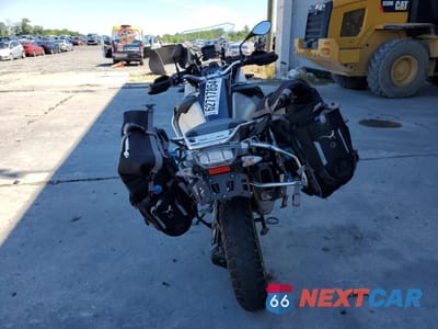 Czwarte zdjęcie samochodu z boku: 2016 BMW R1200 GS ADVENTURE VIN:WB10A1209GZ664400 - miniatura