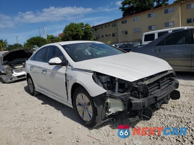 Czwarte zdjęcie samochodu z boku: 2018 HYUNDAI SONATA HYBRID VIN:KMHE24L36JA078447 - miniatura