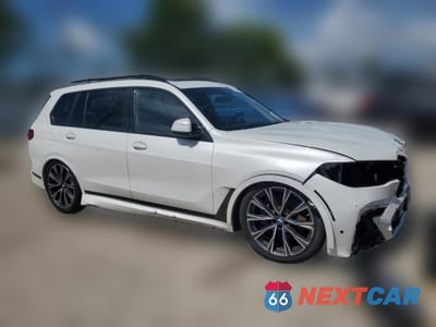 Czwarte zdjęcie samochodu z boku: 2020 BMW X7 M50I VIN:5UXCX6C0XL9D38031 - miniatura