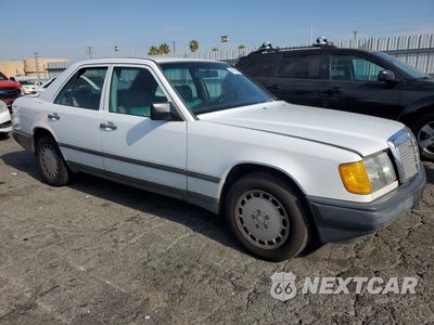 Czwarte zdjęcie samochodu z boku: 1986 MERCEDES-BENZ 300 E VIN:WDBEA30DXGA269701 - miniatura