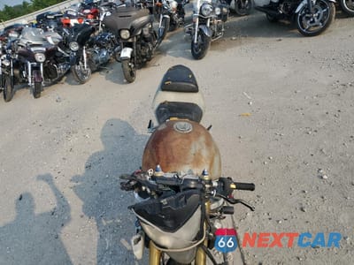 Piąte zdjęcie samochodu w środku: 2005 SUZUKI GSX-R600 K VIN:JS1GN7CA652105502 - miniatura