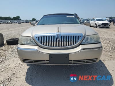 Piąte zdjęcie samochodu w środku: 2004 LINCOLN TOWN CAR ULTIMATE LONG WHEELBASE VIN:1LNHM85W24Y652396 - miniatura