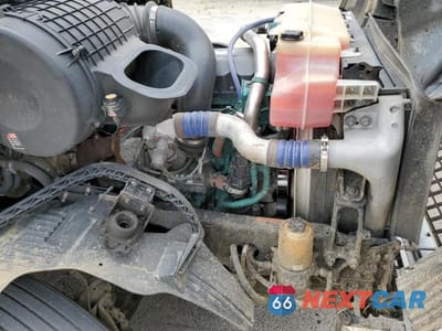Zdjęcie 7 z 10 samochodu: 2011 VOLVO VN VNL VIN:4V4NC9EH0BN294400 - miniatura