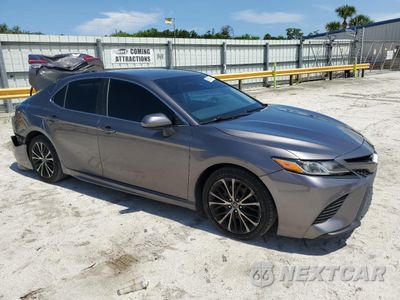 Czwarte zdjęcie samochodu z boku: 2020 TOYOTA CAMRY SE VIN:4T1G11AK4LU929313 - miniatura