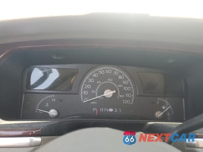 Zdjęcie 9 z 13 samochodu: 2004 LINCOLN TOWN CAR ULTIMATE LONG WHEELBASE VIN:1LNHM85W24Y652396 - miniatura