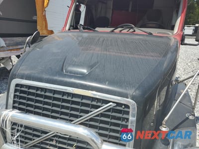 Zdjęcie 7 z 10 samochodu: 2007 VOLVO VN VNL VIN:4V4NC9GH17N442235 - miniatura