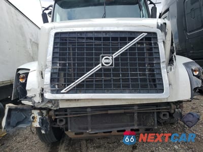 Zdjęcie 9 z 10 samochodu: 2012 VOLVO VN VNL VIN:4V4NC9EJ6CN544761 - miniatura