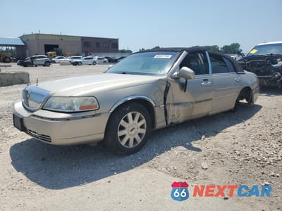 2004 LINCOLN TOWN CAR ULTIMATE LONG WHEELBASE 1LNHM85W24Y652396 - główne zdjęcie licytacji z USA - miniatura