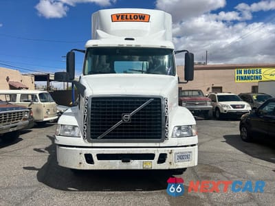 2017 VOLVO VN VNM 4V4M19EG2HN985090 - główne zdjęcie licytacji z USA - miniatura