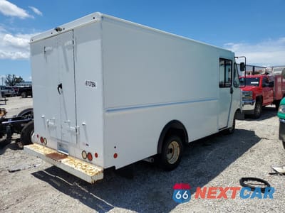 Trzecie zdjęcie samochodu z tyłu: 2016 FORD ECONOLINE E350 SUPER DUTY STRIPPED CHASSIS VIN:1FC3E3KS7GDC56257 - miniatura