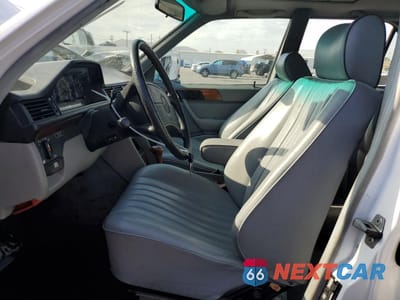Zdjęcie 7 z 12 samochodu: 1986 MERCEDES-BENZ 300 E VIN:WDBEA30DXGA269701 - miniatura