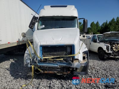 Zdjęcie 9 z 10 samochodu: 2014 VOLVO VN VNL VIN:4V4NC9EH9EN173742 - miniatura