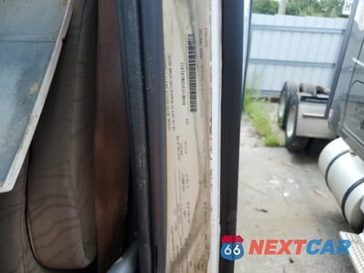 Zdjęcie 10 z 10 samochodu: 2013 VOLVO VN VNL VIN:4V4NC9TH5DN141453 - miniatura