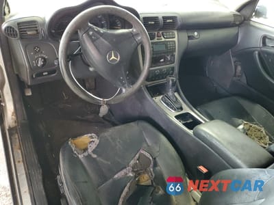 Zdjęcie 8 z 12 samochodu: 2003 MERCEDES-BENZ C 230K SPORT COUPE VIN:WDBRN40J53A428572 - miniatura