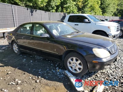 Czwarte zdjęcie samochodu z boku: 2000 MERCEDES-BENZ S 500 VIN:WDBNG75J4YA113000 - miniatura
