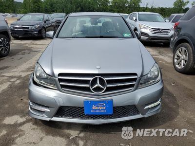 Piąte zdjęcie samochodu w środku: 2014 MERCEDES-BENZ C 250 VIN:WDDGF4HB3EA935904 - miniatura