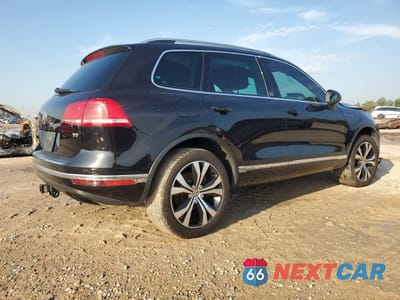 Trzecie zdjęcie samochodu z tyłu: 2017 VOLKSWAGEN TOUAREG WOLFSBURG VIN:WVGRF7BPXHD003755 - miniatura