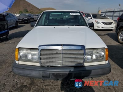 Piąte zdjęcie samochodu w środku: 1986 MERCEDES-BENZ 300 E VIN:WDBEA30DXGA269701 - miniatura