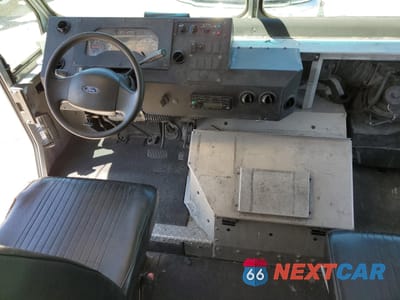 Zdjęcie 8 z 12 samochodu: 2016 FORD ECONOLINE E350 SUPER DUTY STRIPPED CHASSIS VIN:1FC3E3KS7GDC56257 - miniatura