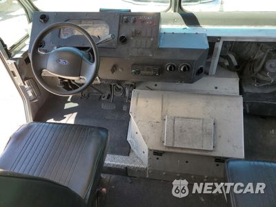 Zdjęcie 8 z 12 samochodu: 2016 FORD ECONOLINE E350 SUPER DUTY STRIPPED CHASSIS VIN:1FC3E3KS7GDC56257 - miniatura