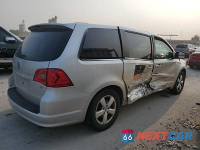 Trzecie zdjęcie samochodu z tyłu: 2010 VOLKSWAGEN ROUTAN SE VIN:2V4RW3D11AR138394 - miniatura