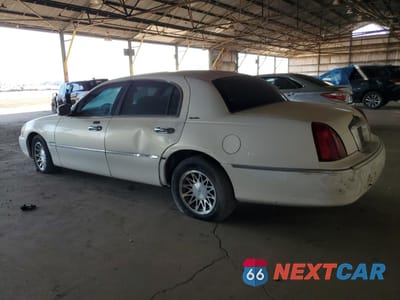 Drugie zdjęcie samochodu z przodu: 2002 LINCOLN TOWN CAR SIGNATURE VIN:1LNHM82W02Y661308 - miniatura