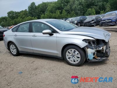 Czwarte zdjęcie samochodu z boku: 2014 FORD FUSION S VIN:1FA6P0G70E5401377 - miniatura