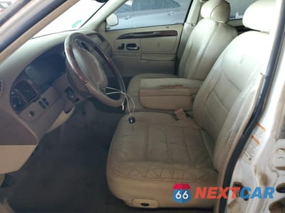 Zdjęcie 7 z 12 samochodu: 2002 LINCOLN TOWN CAR SIGNATURE VIN:1LNHM82W02Y661308 - miniatura
