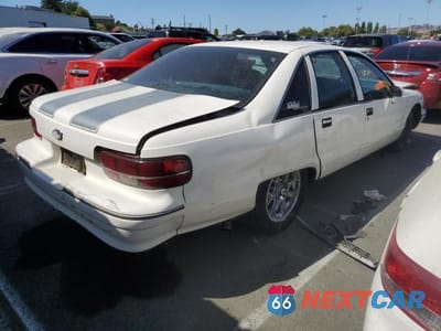 Trzecie zdjęcie samochodu z tyłu: 1992 CHEVROLET CAPRICE VIN:1G1BL53E7NR149893 - miniatura