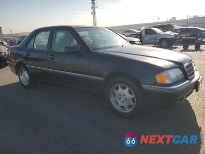 Czwarte zdjęcie samochodu z boku: 1998 MERCEDES-BENZ C 230 VIN:WDBHA23G9WA552893 - miniatura