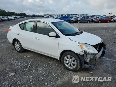 Czwarte zdjęcie samochodu z boku: 2014 NISSAN VERSA S VIN:3N1CN7AP6EL819224 - miniatura