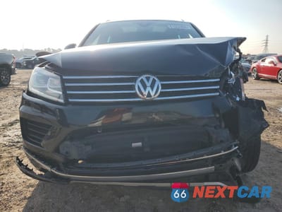 Piąte zdjęcie samochodu w środku: 2017 VOLKSWAGEN TOUAREG WOLFSBURG VIN:WVGRF7BPXHD003755 - miniatura