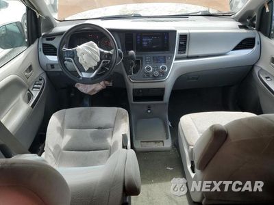 Zdjęcie 8 z 13 samochodu: 2017 TOYOTA SIENNA VIN:5TDZZ3DC6HS870640 - miniatura