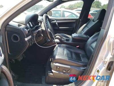 Zdjęcie 7 z 15 samochodu: 2008 PORSCHE CAYENNE VIN:WP1AA29P88LA21863 - miniatura