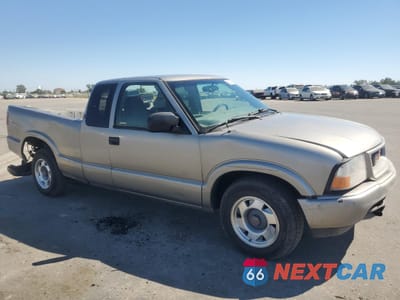 Czwarte zdjęcie samochodu z boku: 2001 GMC SONOMA VIN:1GTCS195118141397 - miniatura