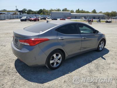 Trzecie zdjęcie samochodu z tyłu: 2013 HYUNDAI ELANTRA GLS VIN:5NPDH4AE5DH246692 - miniatura