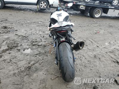 Czwarte zdjęcie samochodu z boku: 2023 BMW S 1000 RR VIN:WB10E6305P6H63560 - miniatura