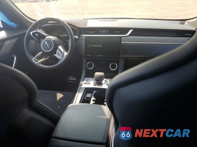 Zdjęcie 8 z 12 samochodu: 2025 JAGUAR F-PACE SVR VIN:SADCZ2FE6SA744057 - miniatura