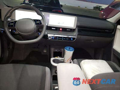 Zdjęcie 8 z 12 samochodu: 2022 HYUNDAI IONIQ 5 SE VIN:KM8KMDAF5NU054445 - miniatura