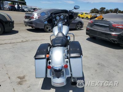 Czwarte zdjęcie samochodu z boku: 2010 HARLEY-DAVIDSON FLHX VIN:1HD1KB431AB623873 - miniatura